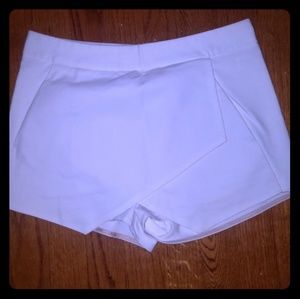 Like new Express white skort